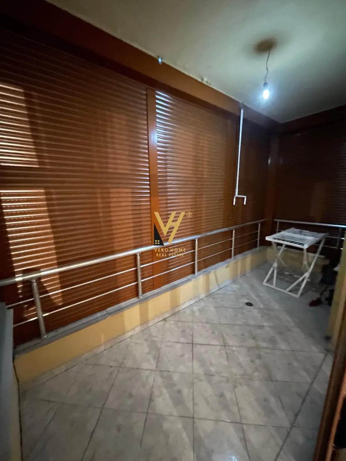 Ballkoni, apartament 1+1 me qira në Kombinat, Tiranë