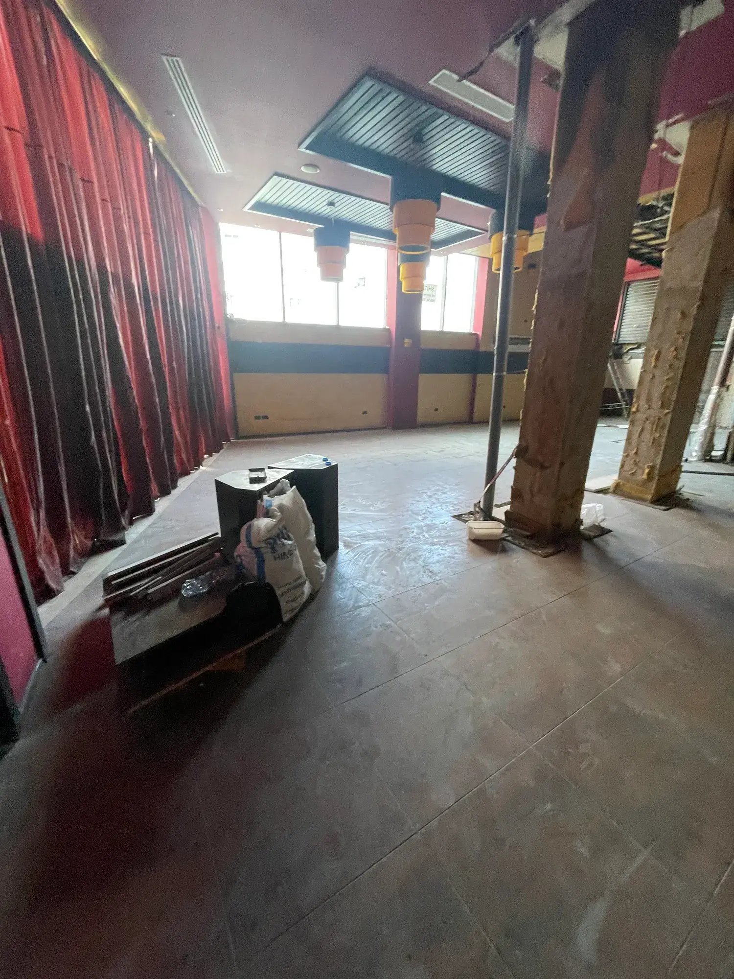 Innenansicht, Lagerhalle 200 m² zu verkaufen in Tirana
