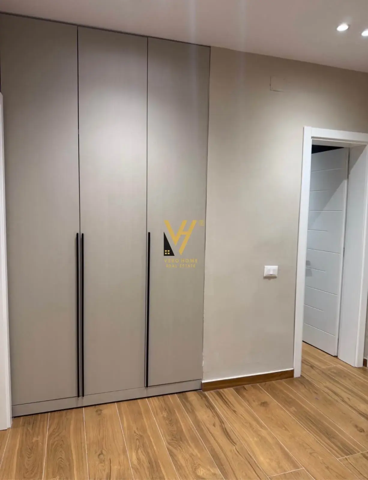 Banjo, apartament 3+1 me qira në Tiranë