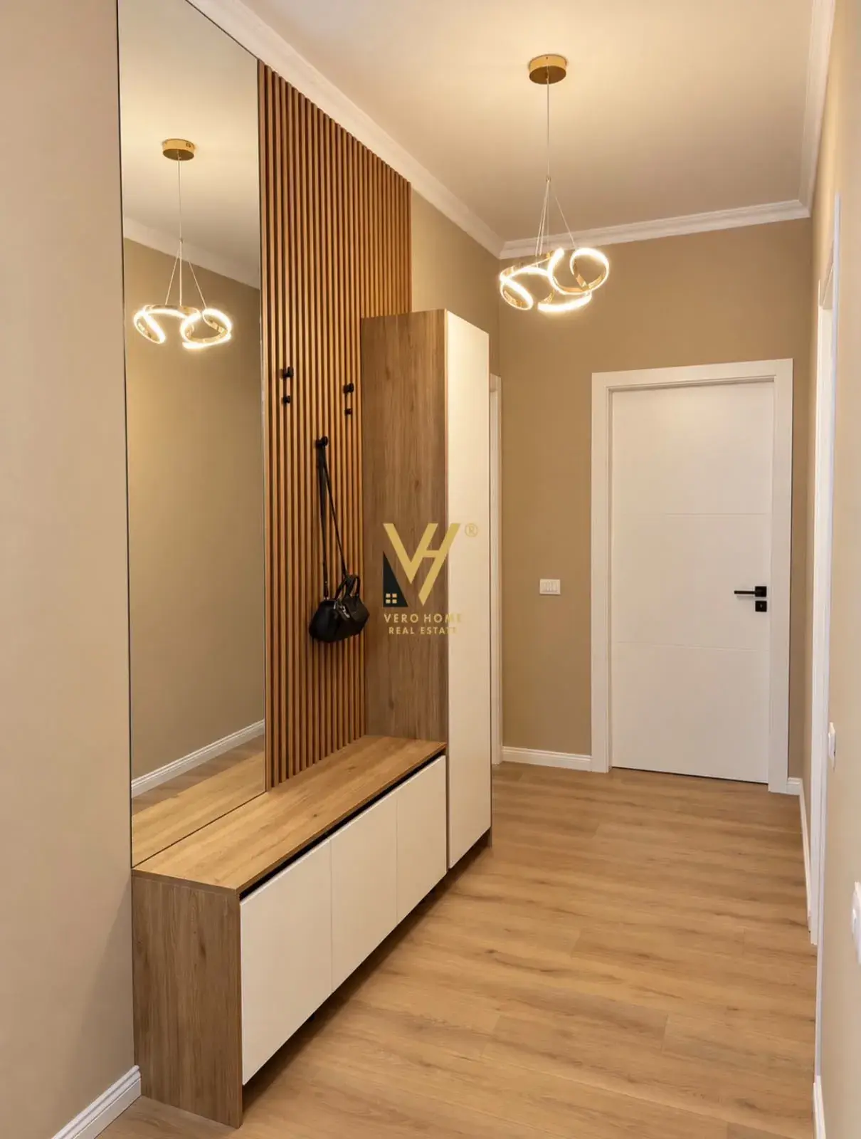 Edificio, appartamento 2+2 in vendita a Tirana