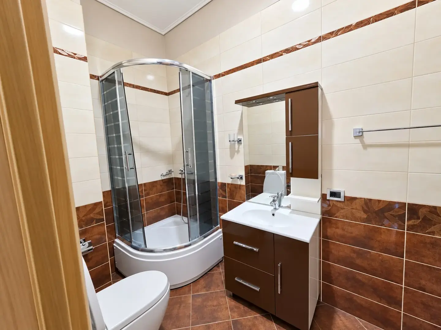 Brendësia, apartament 2+1 me qira në Pazari i Ri, Tiranë