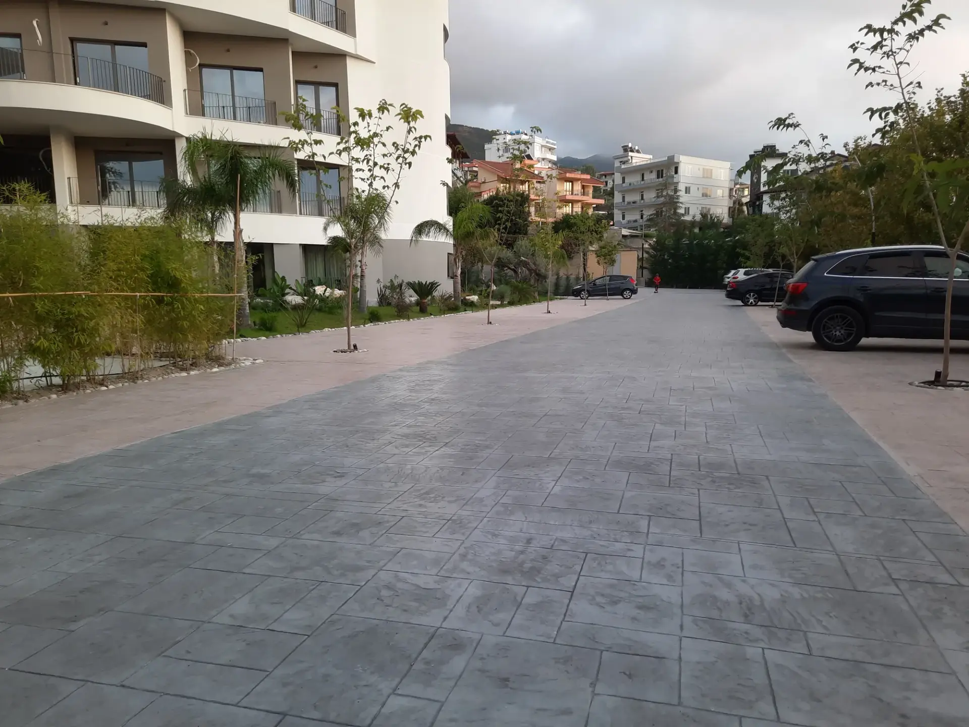 Parkimi, apartament 1+1 me qira në Uji i Ftohtë, Vlorë