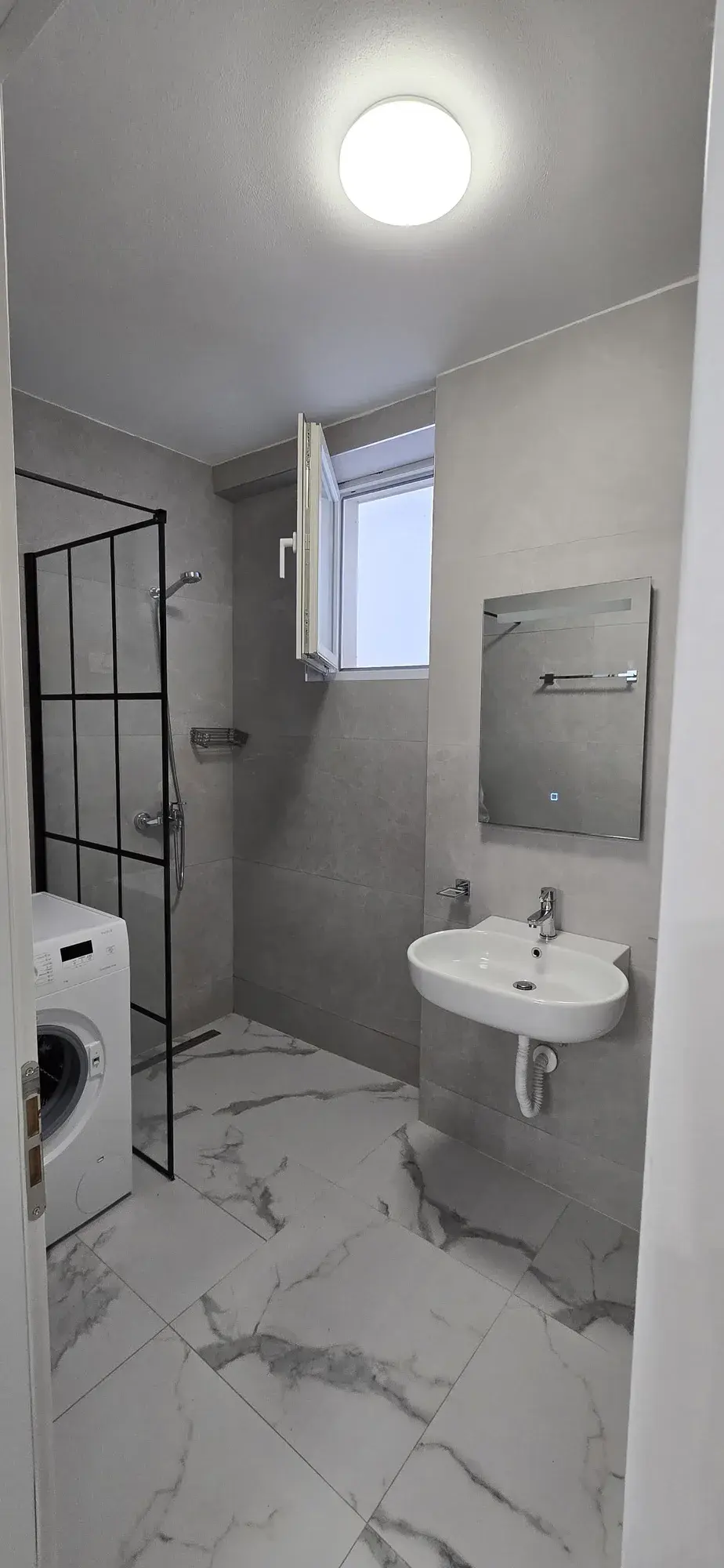 Banjo, apartament 2+1 me qira në Liqeni i Thatë, Tiranë
