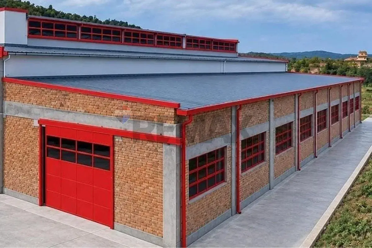 Interior, 6,000 m² warehouse for rent in Vlora