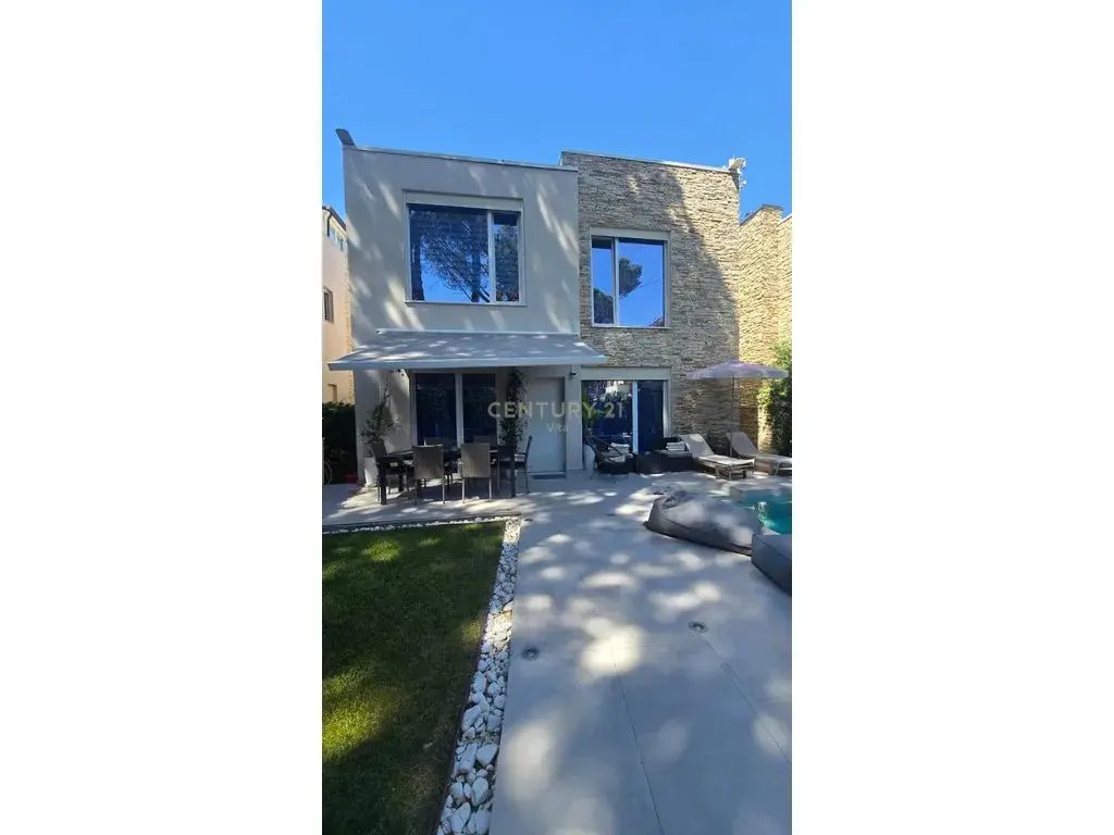 Edificio, villa 2+1 in vendita a Lalzi Bay