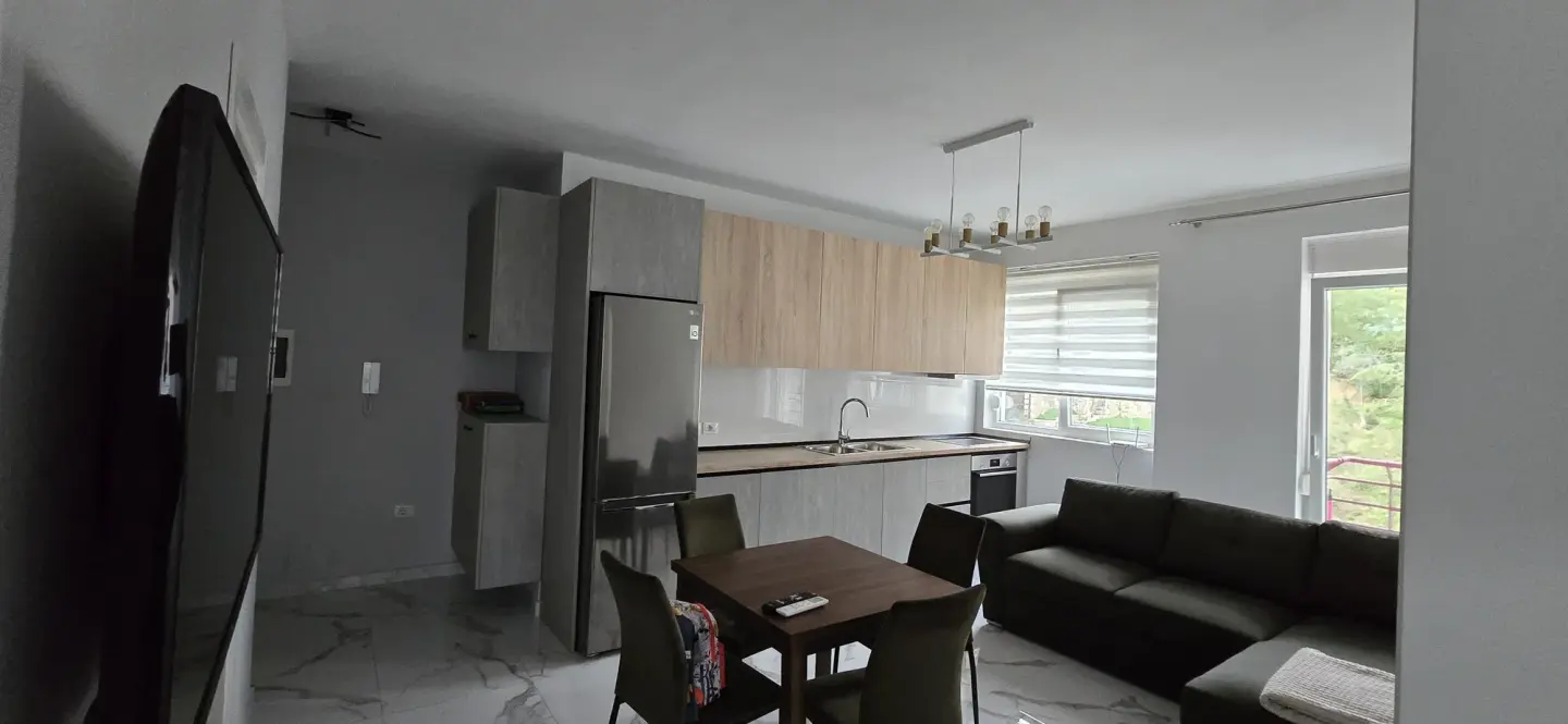 Kuzhina, apartament 2+1 me qira në Liqeni i Thatë, Tiranë