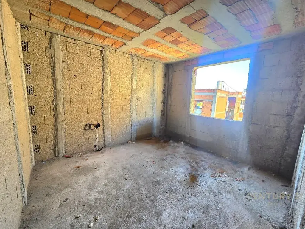 Camera da letto, appartamento 2+1 in vendita a Sauk, Tirana