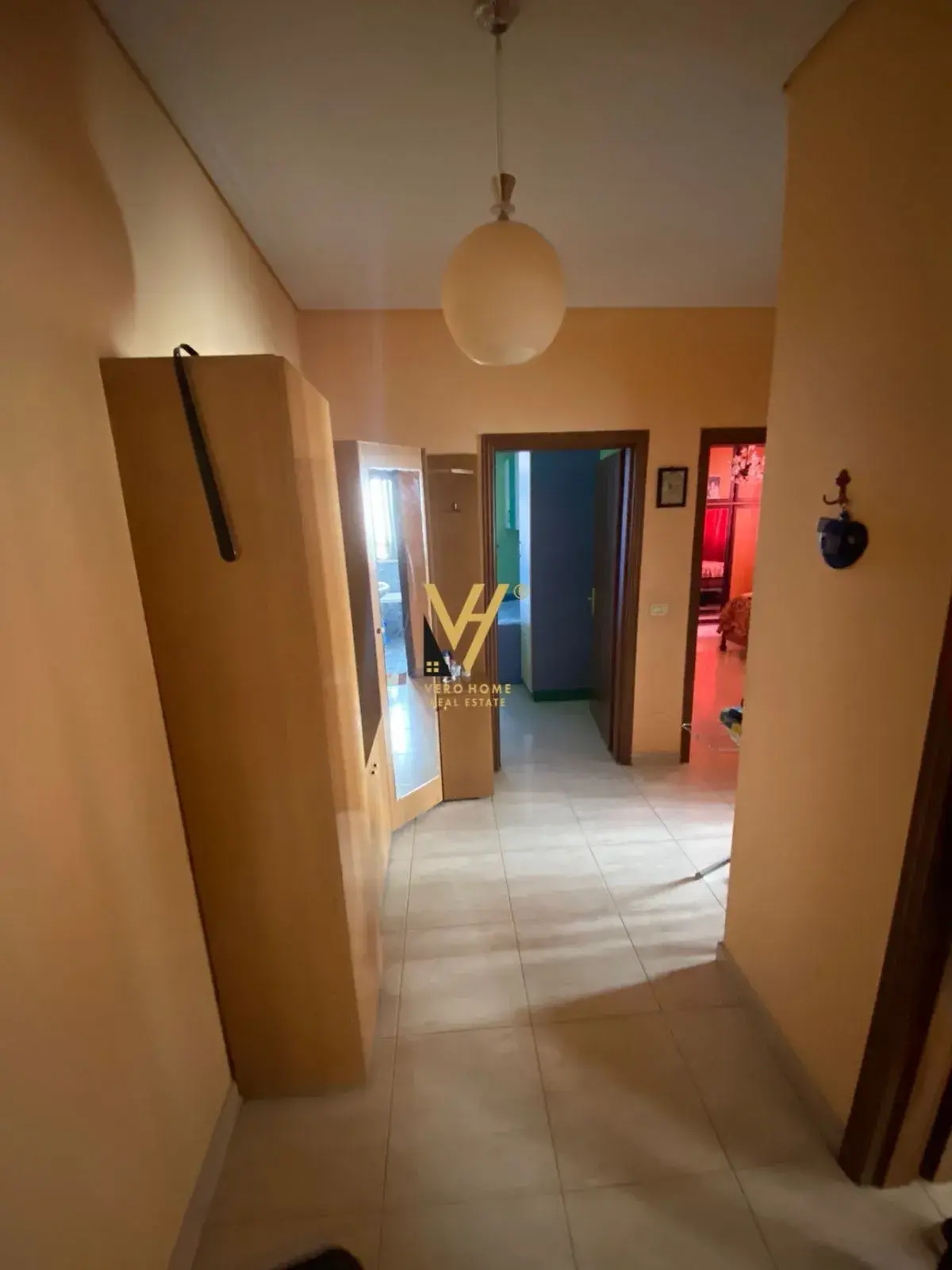Kuzhina, apartament 2+1 me qira në Komuna e Parisit, Tiranë