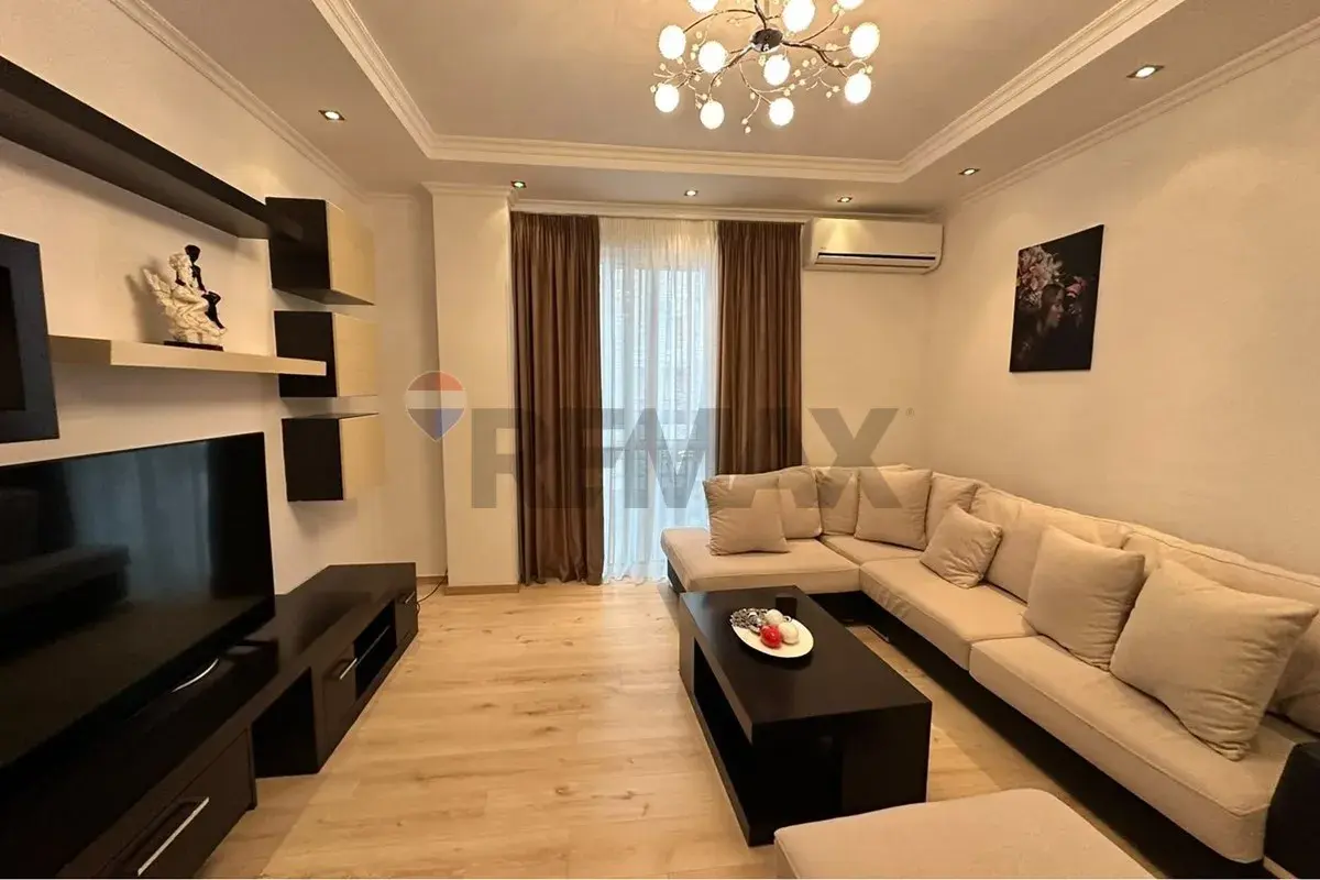 Dhoma e ndenjes, apartament 2+1 me qira në Kodra e Diellit, Tiranë
