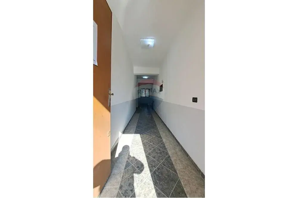 Innenansicht, Büro 100 m² zu vermieten in Skelë, Vlora