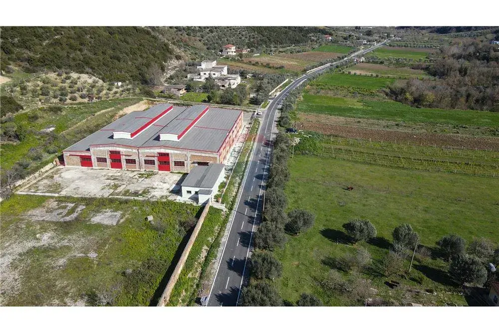 Interior, 6,000 m² warehouse for rent in Vlora