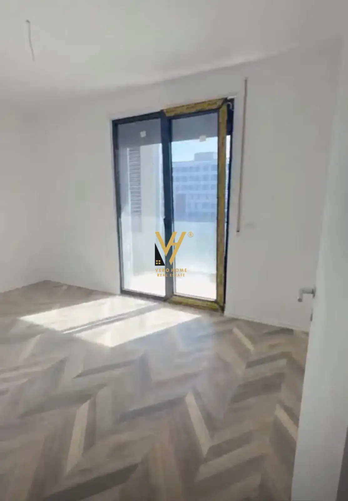Dhoma e gjumit, apartament 2+2+2 me qira në Tiranë