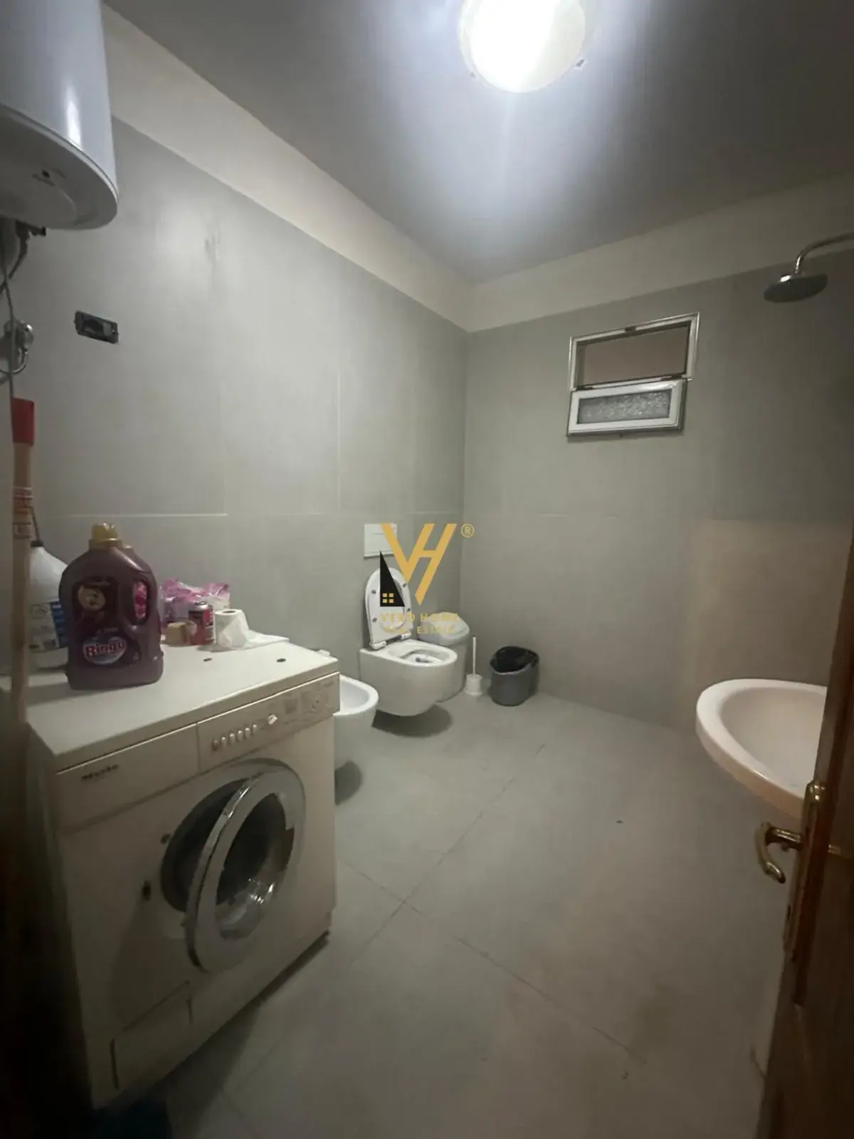 Balcone, appartamento 3+2 in vendita a Blloku, Tirana