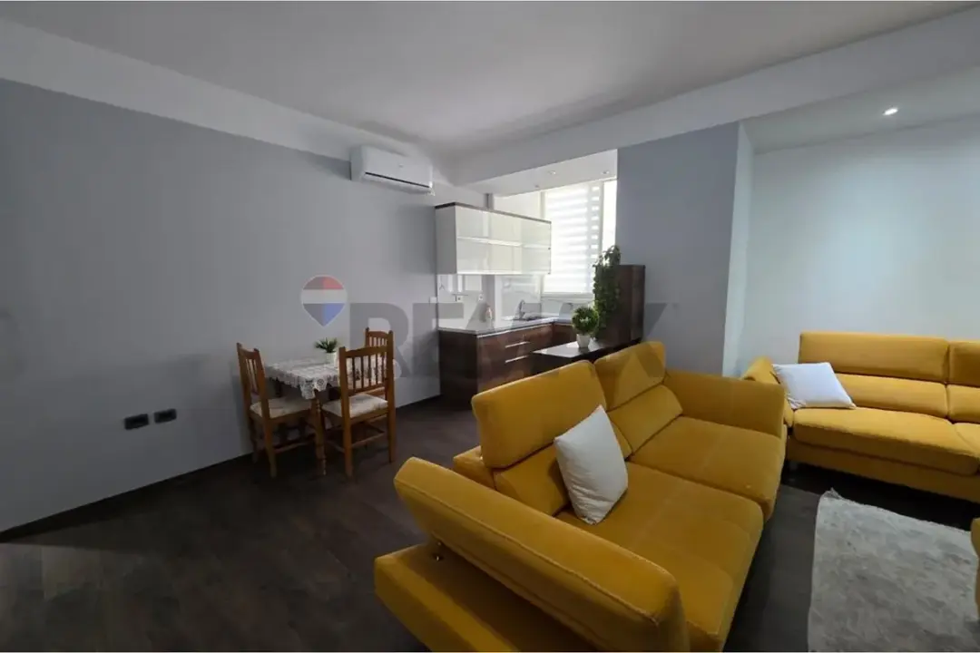 Soggiorno, appartamento 2+1 in affitto a Skelë, Valona, 100 m²