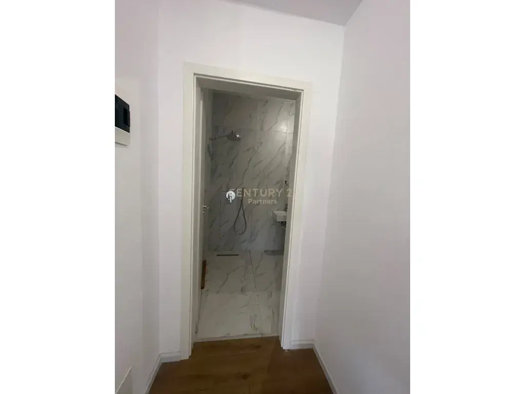 Badezimmer, Wohnung 2+1 zu verkaufen in Ali Demi, Tirana
