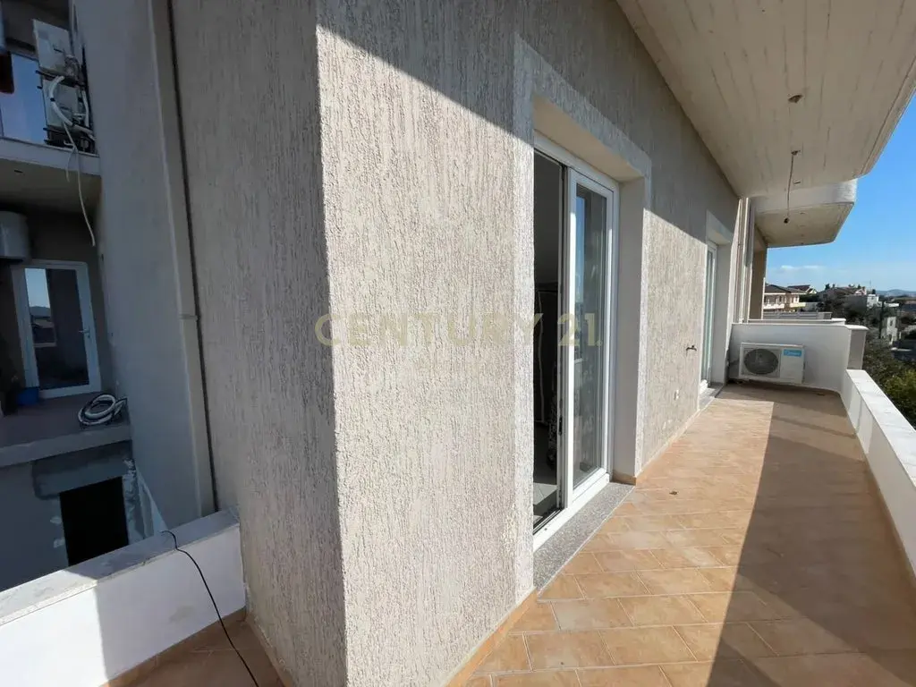 Dhoma e gjumit, apartament 2+1 në shitje në Durrës