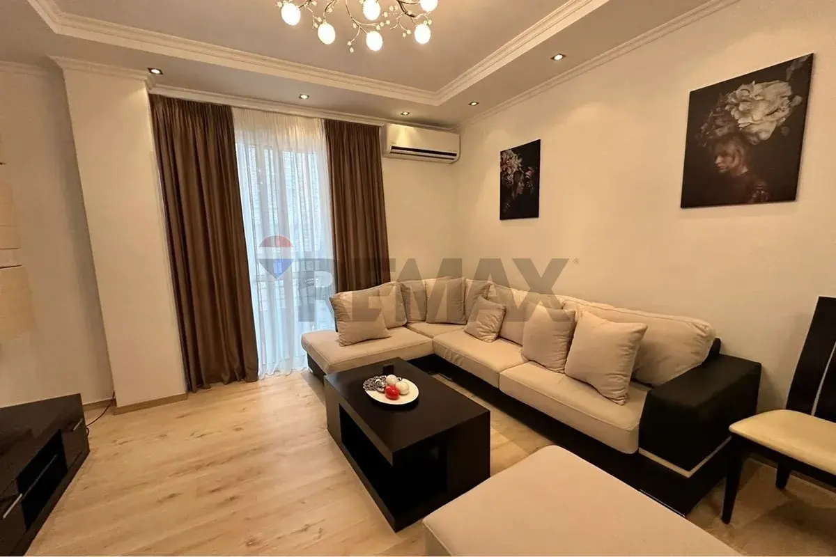 Dhoma e ndenjes, apartament 2+1 me qira në Kodra e Diellit, Tiranë