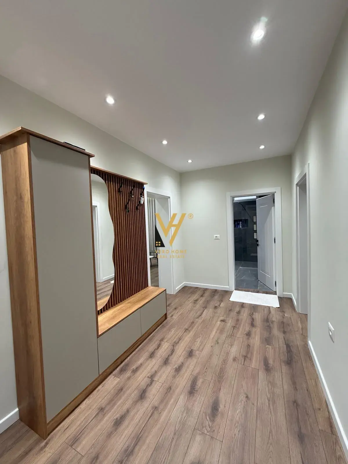 Bagno, appartamento 2+1 in affitto a Brryli, Tirana