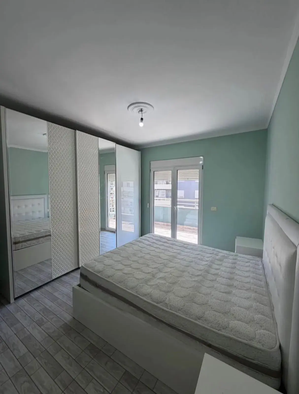 Intérieur, appartement 1+1 à louer à Blloku, Tirana