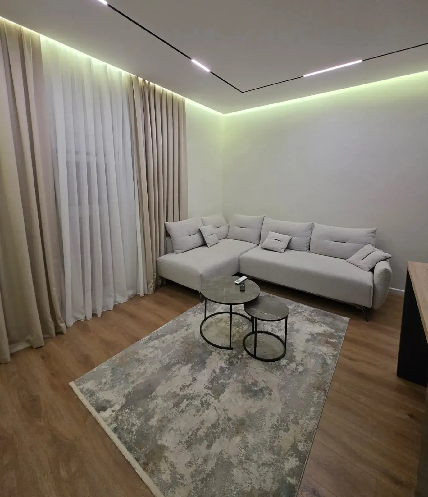 Brendësia, apartament 2+1 në shitje në Ali Demi, Tiranë
