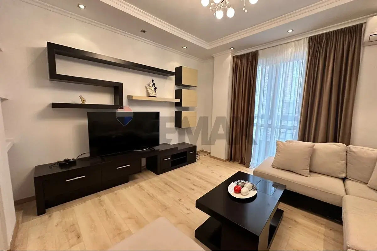 Dhoma e ndenjes, apartament 2+1 me qira në Kodra e Diellit, Tiranë
