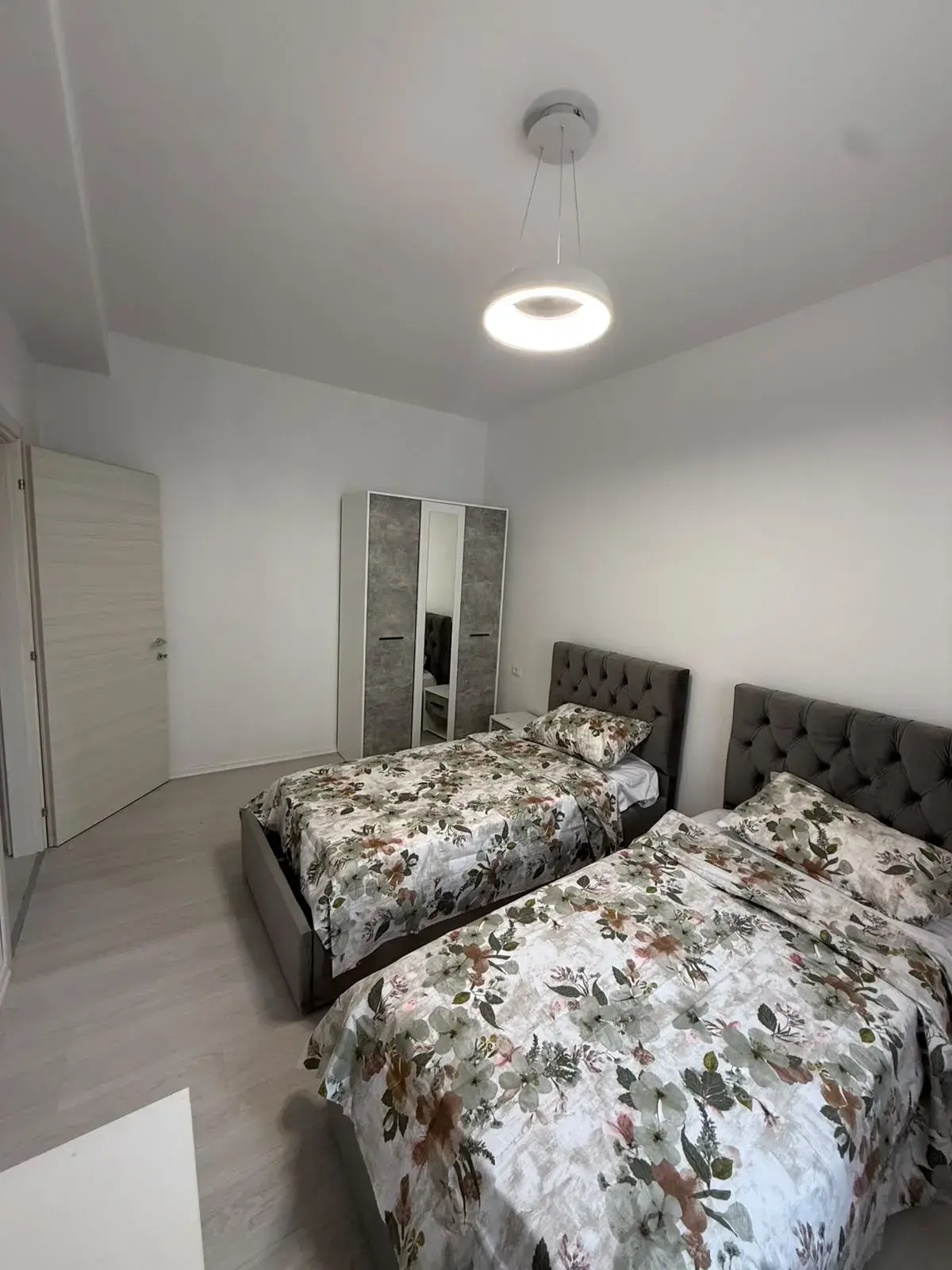 Camera da letto, appartamento 2+1 in affitto ad Astir, Tirana