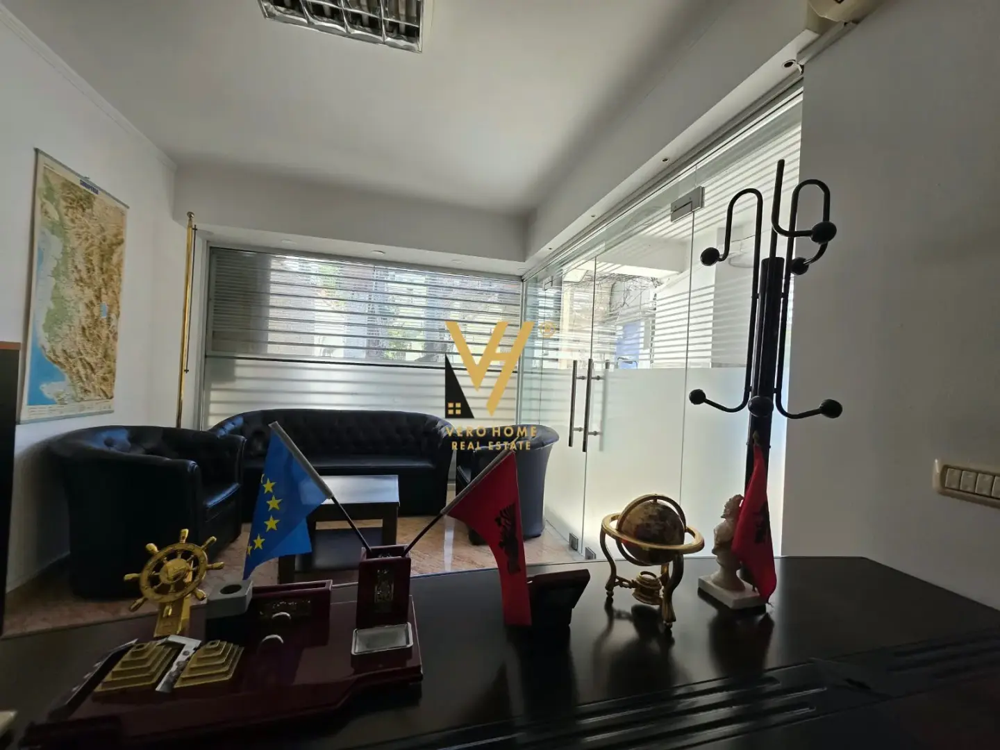 Esterno, negozio 80 m² in vendita a Tirana
