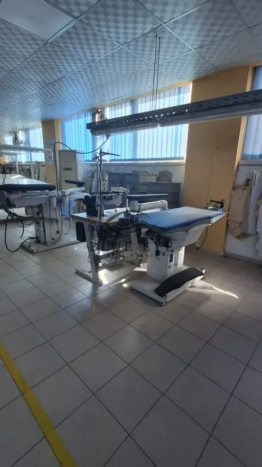 Εσωτερικό, γραφείο 1.400 m² προς ενοικίαση στο Δυρράχιο