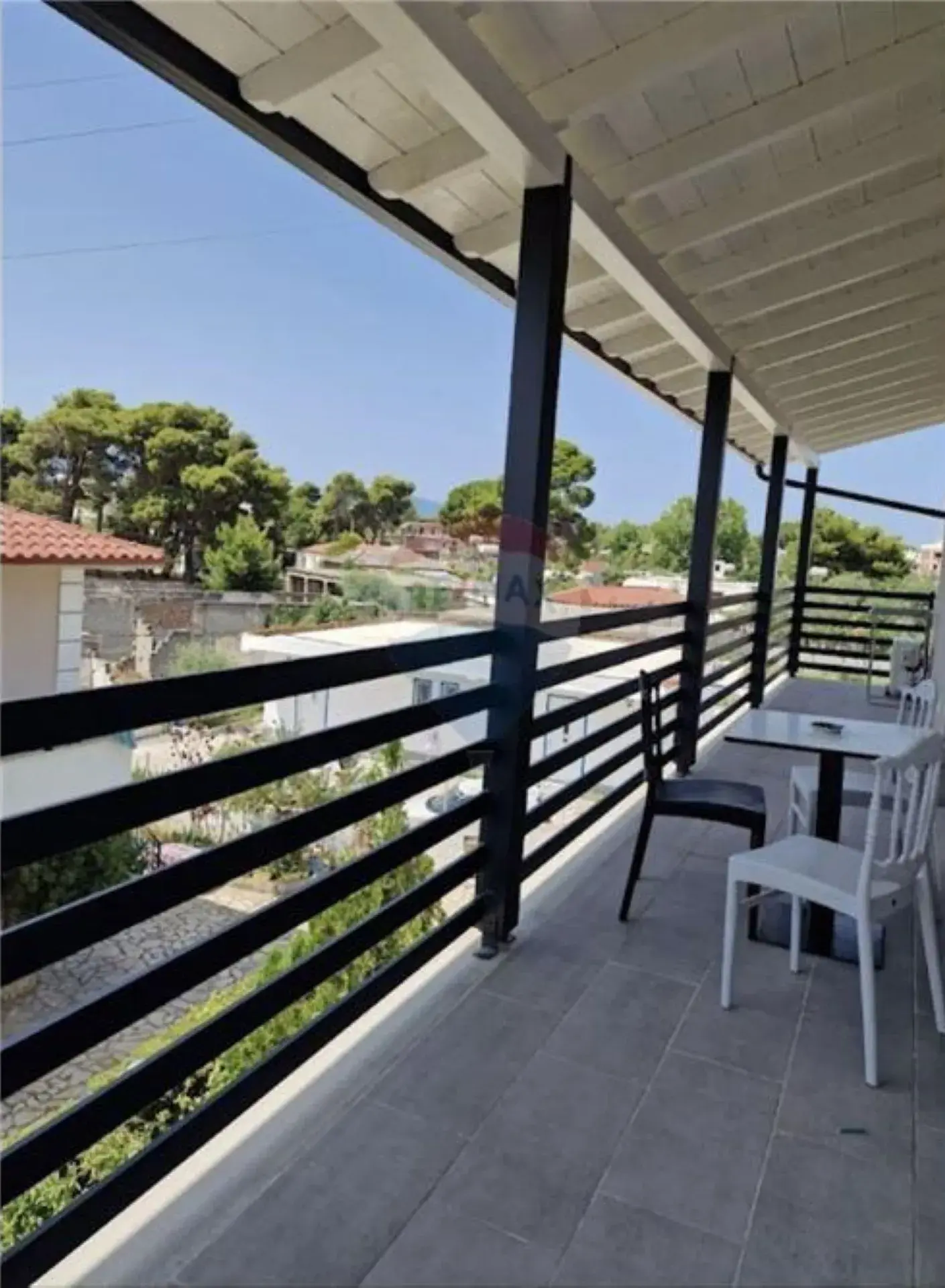 Interni, hotel 375 m² in vendita a Valona