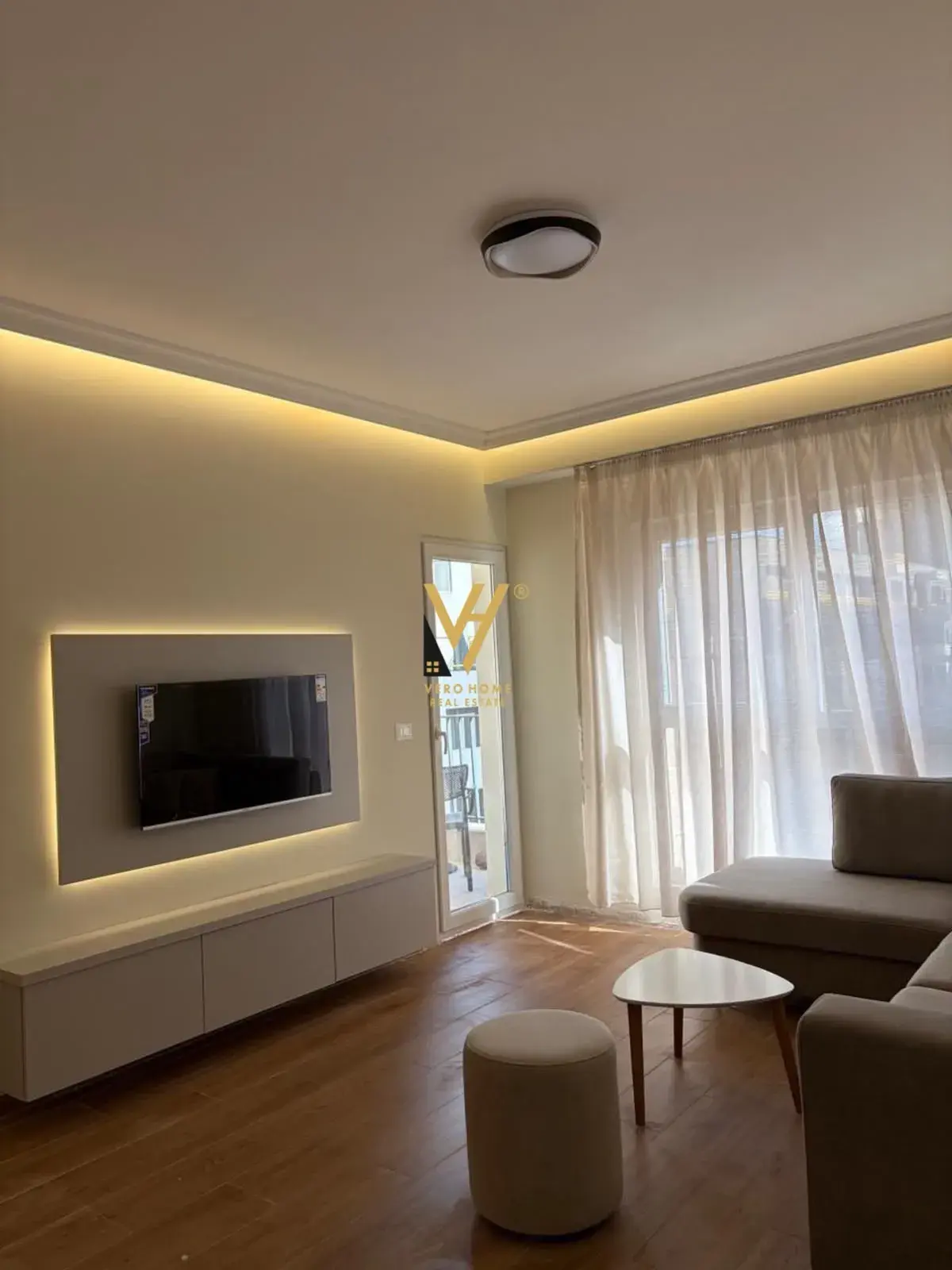 Ndërtesa, apartament 1+1 me qira në Tiranë