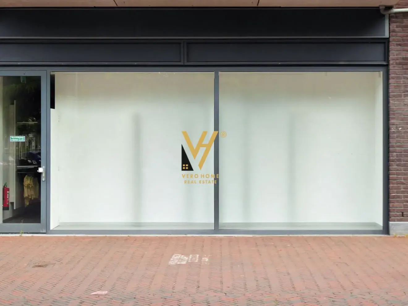 Esterno, negozio 120 m² in vendita a Komuna e Parisit, Tirana