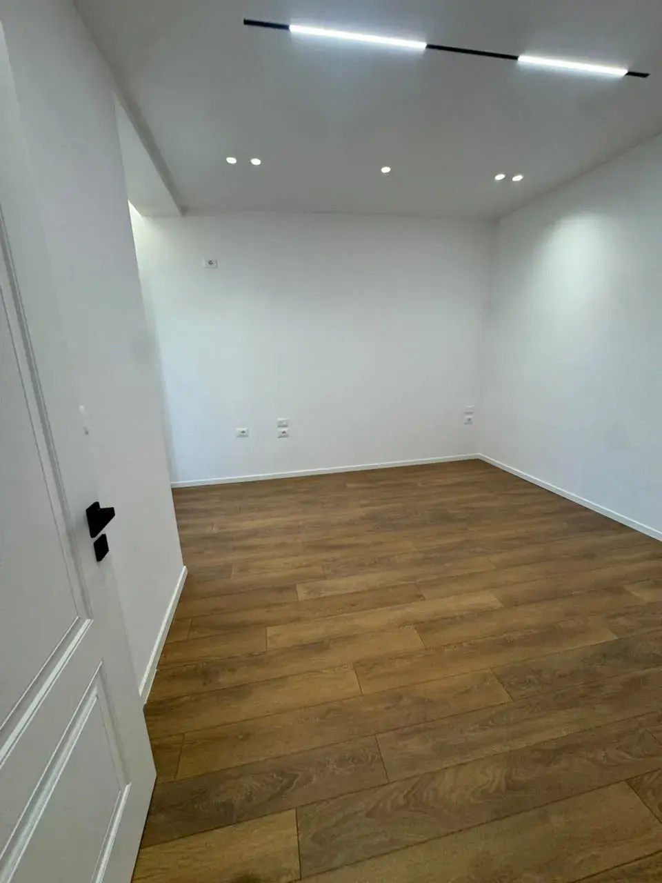 Intérieur, appartement 1+1 à vendre à Zogu i Zi, Tirana