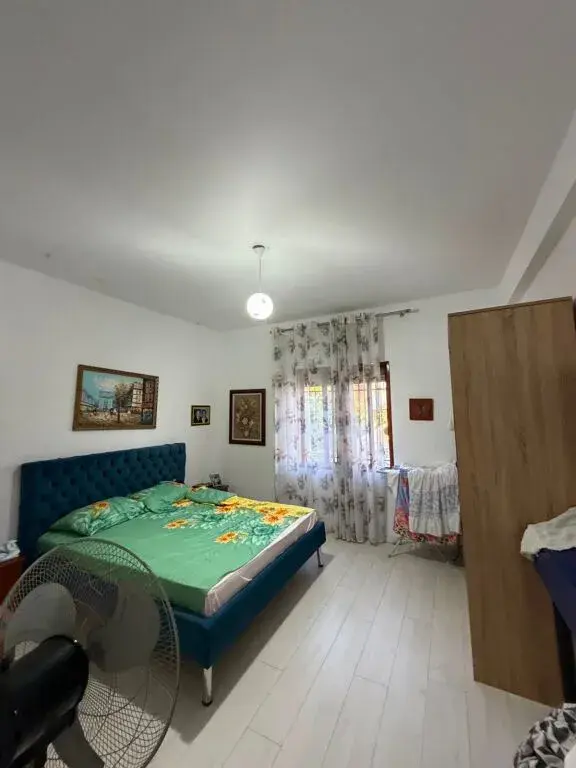 Υπνοδωμάτιο, μονοκατοικία 2+1+2 προς πώληση στην περιοχή Shkozë, Τίρανα