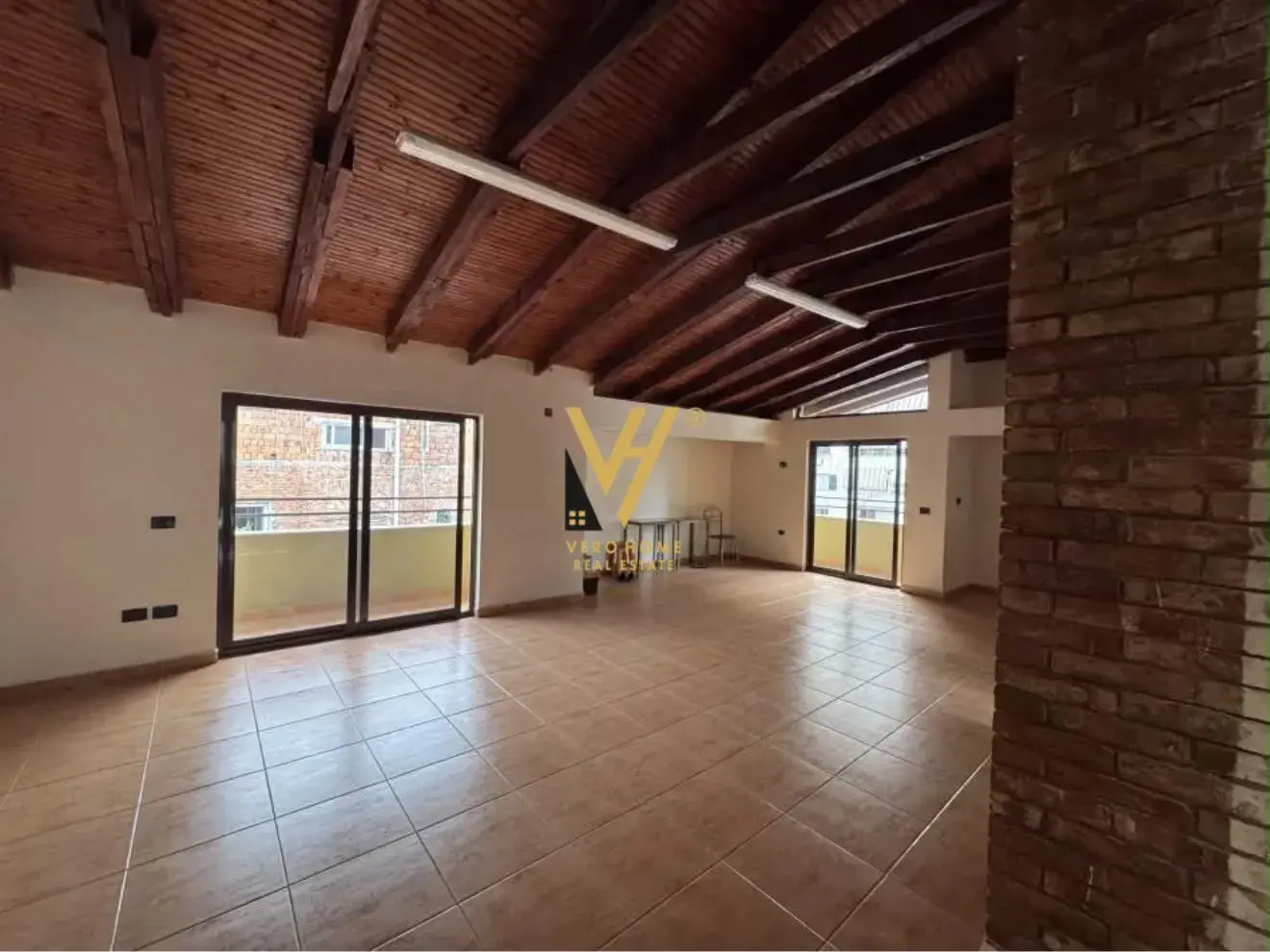 Extérieur, bureau 110 m² à louer à Blloku, Tirana