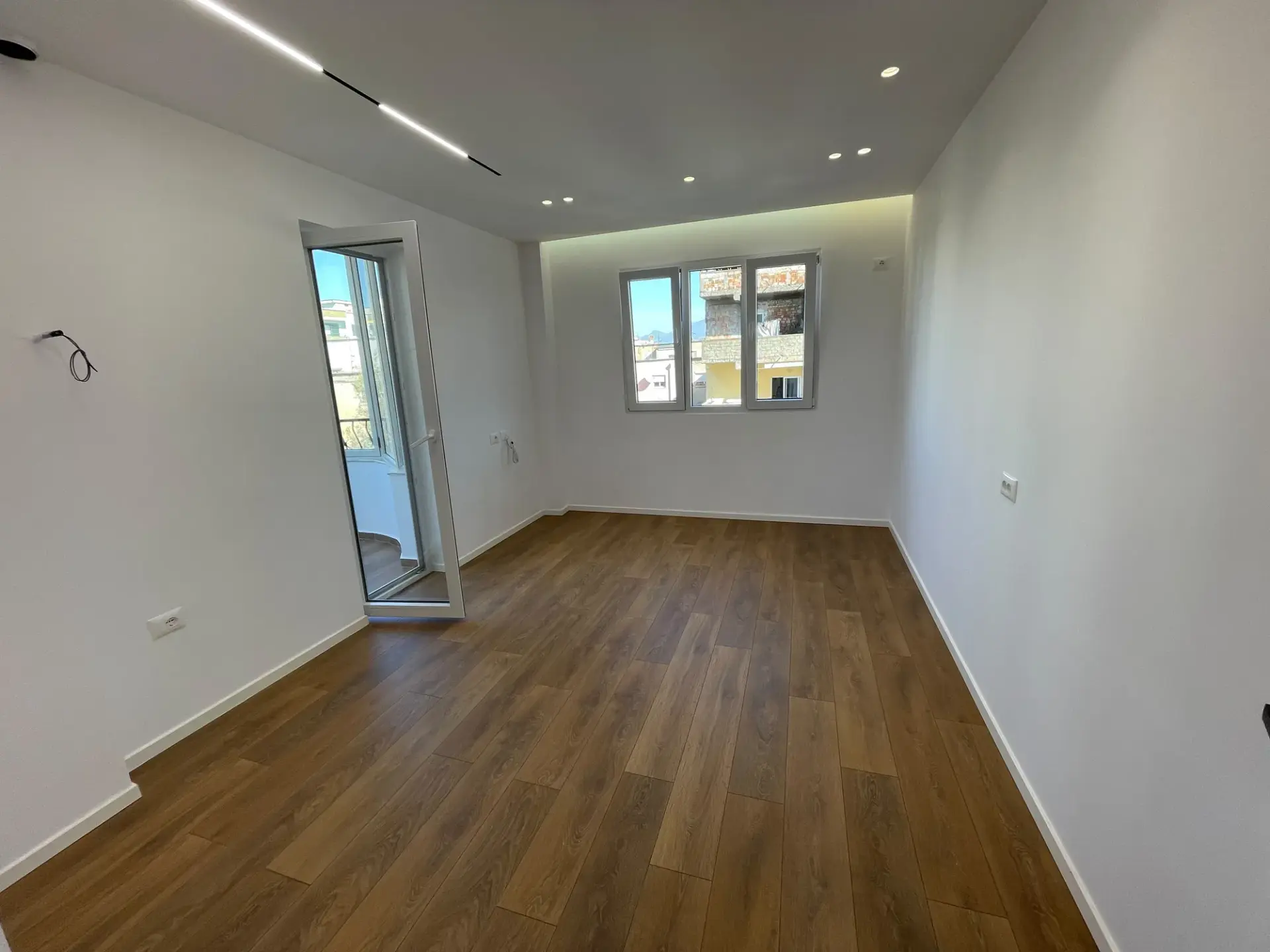 Intérieur, appartement 1+1 à vendre à Zogu i Zi, Tirana