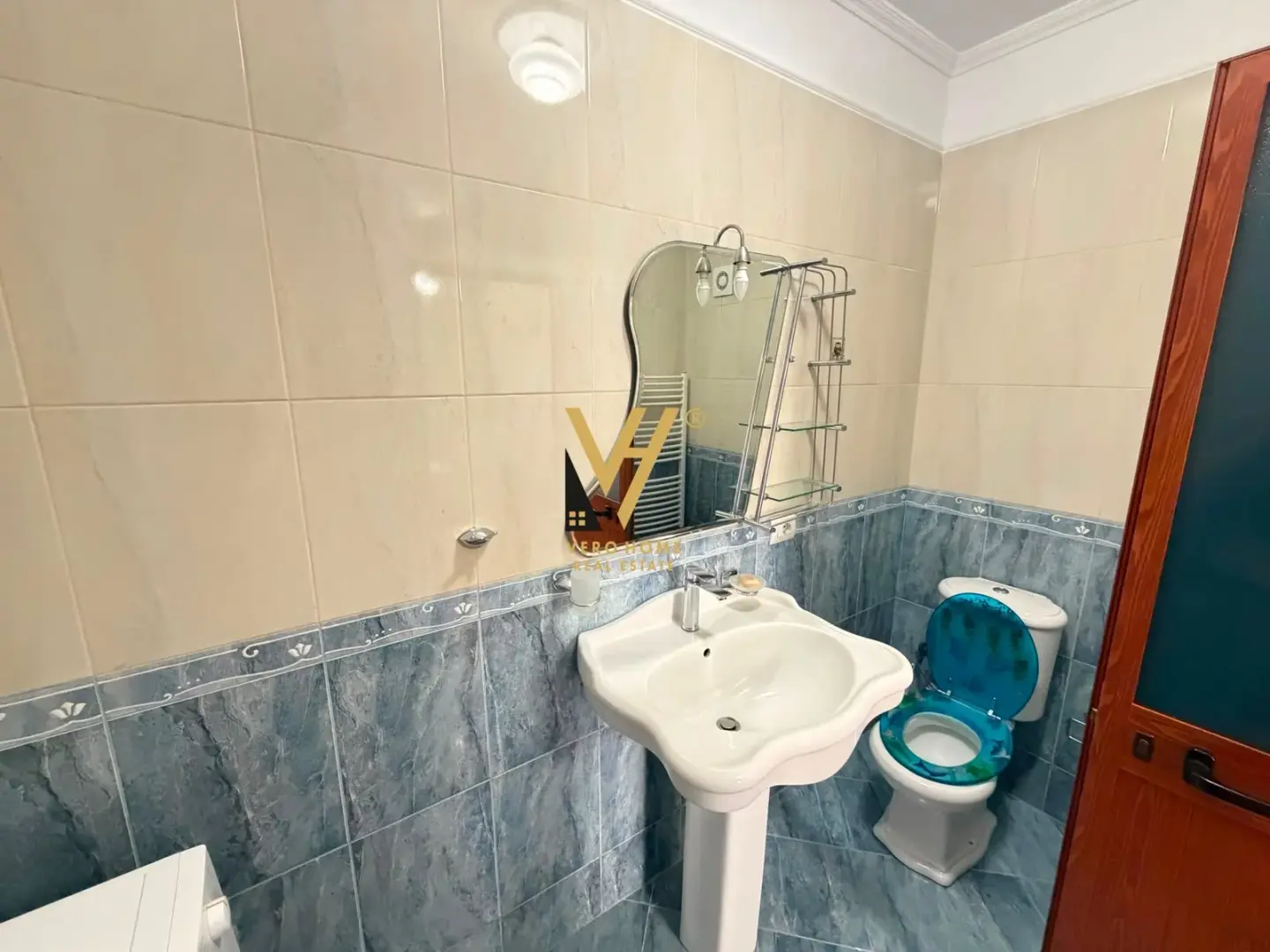 Kuzhina, apartament 2+1+2 me qira në Tiranë