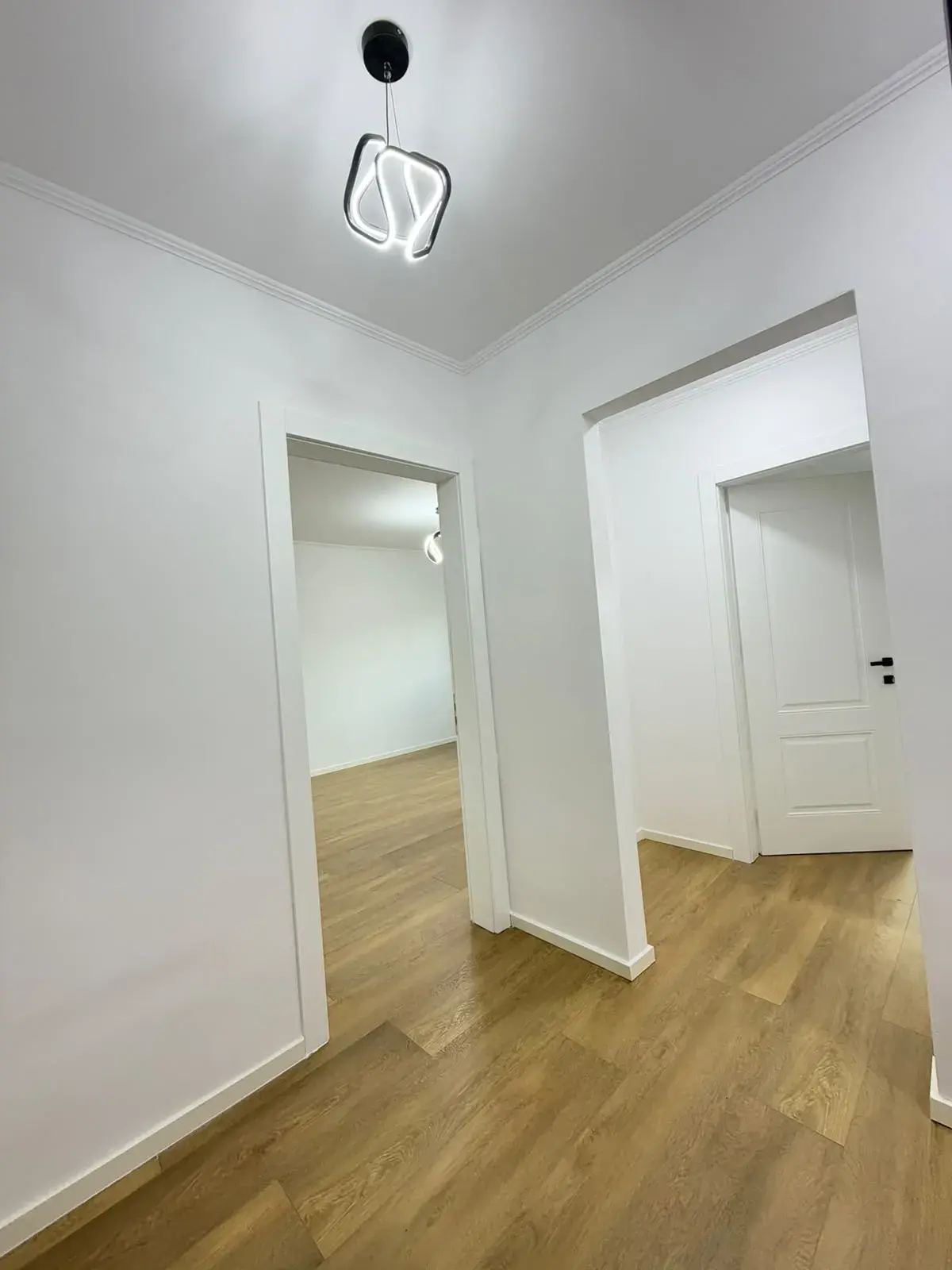 Kuzhina, apartament 1+1 në shitje në Rruga e Kavajës, Tiranë