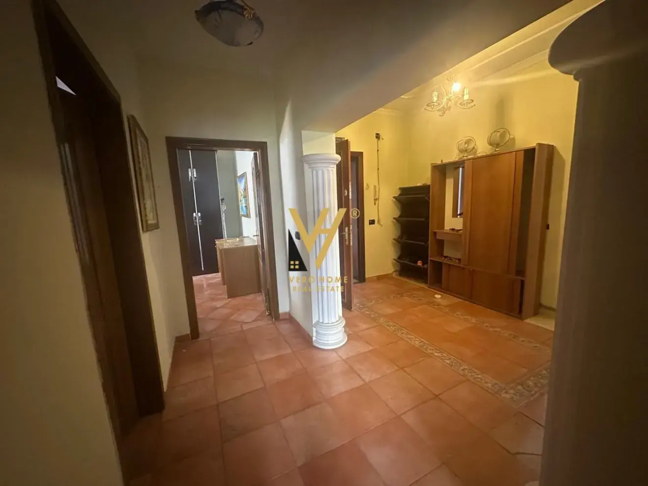 Camera da letto, appartamento 3+2 in vendita a Blloku, Tirana