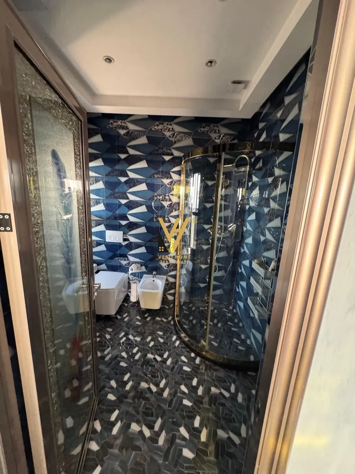 Badezimmer, Wohnung 1+1 zu vermieten in Tirana
