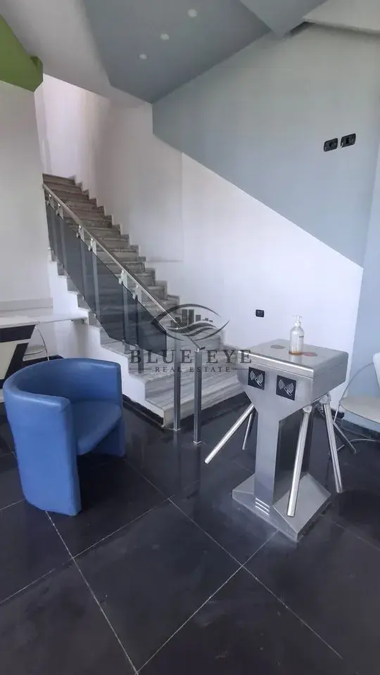 Εσωτερικό, γραφείο 1.400 m² προς ενοικίαση στο Δυρράχιο