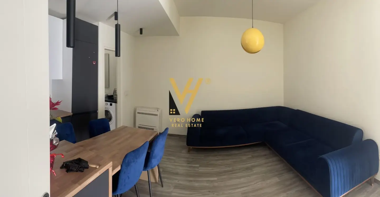 Interni, ufficio 96 m² in affitto a Rruga e Kavajës, Tirana