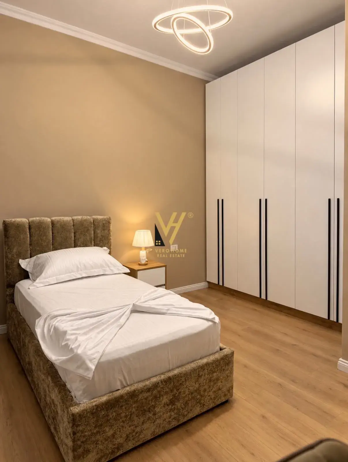 Balcone, appartamento 2+2 in vendita a Tirana