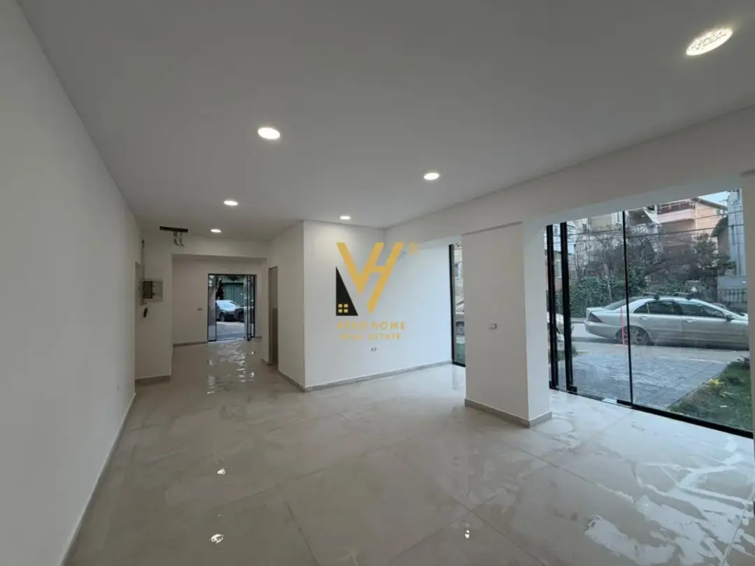 Außenansicht, Ladenlokal 52 m² zu vermieten in Tirana