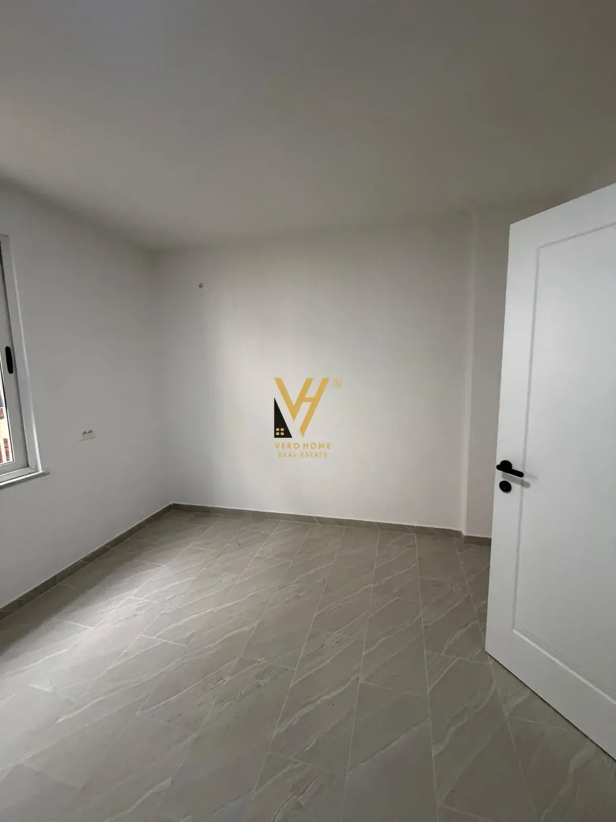 Kuzhina, apartament 2+1 me qira në Myslym Shyri, Tiranë