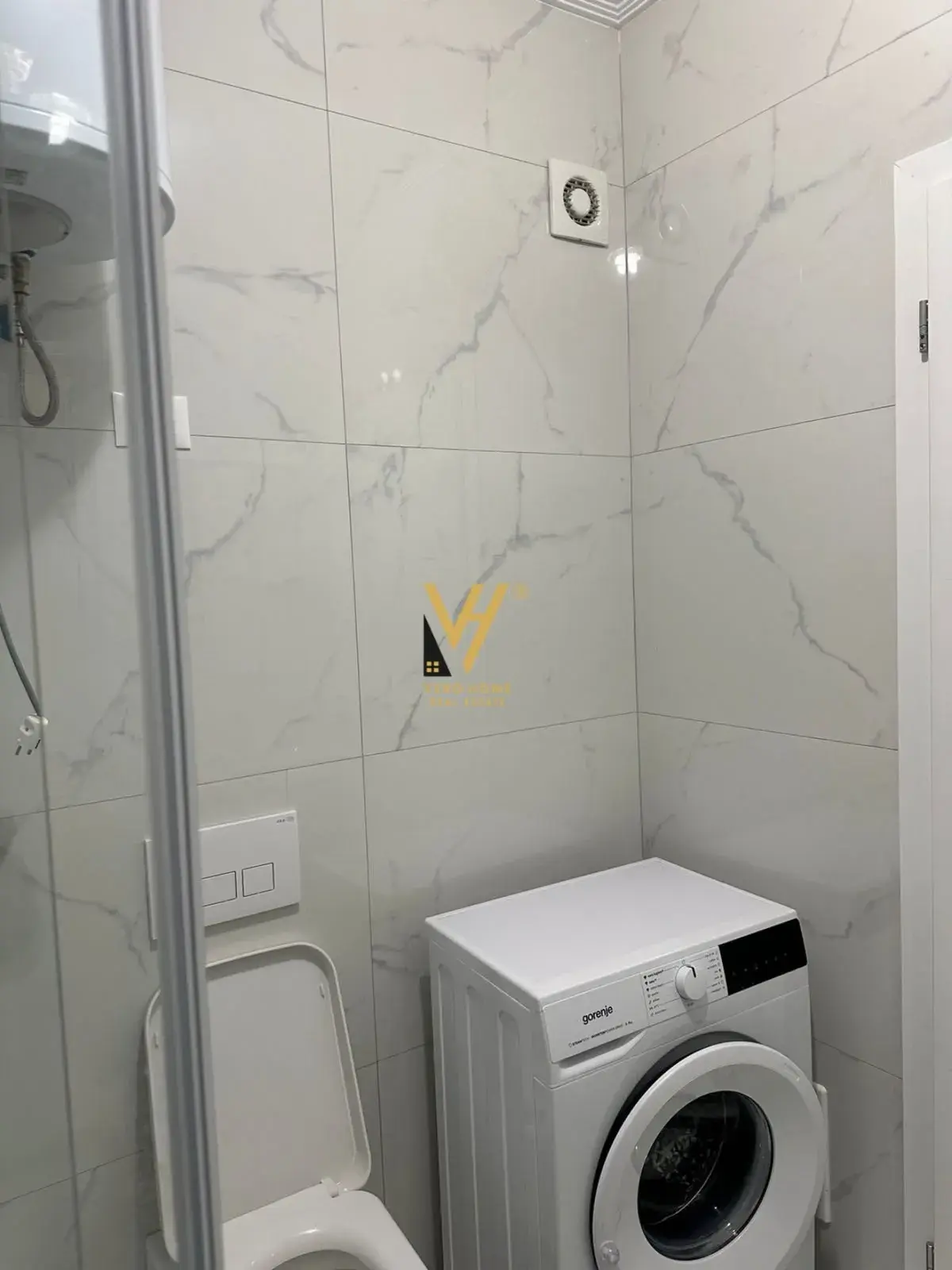 Dhoma e ndenjes, apartament 1+1 në shitje në Astir, Tiranë