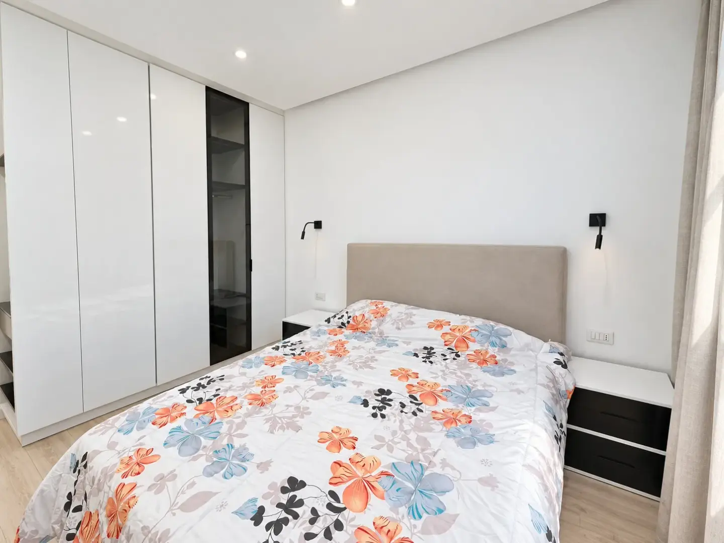 Balcony, 2+1 apartment for rent in Tirana