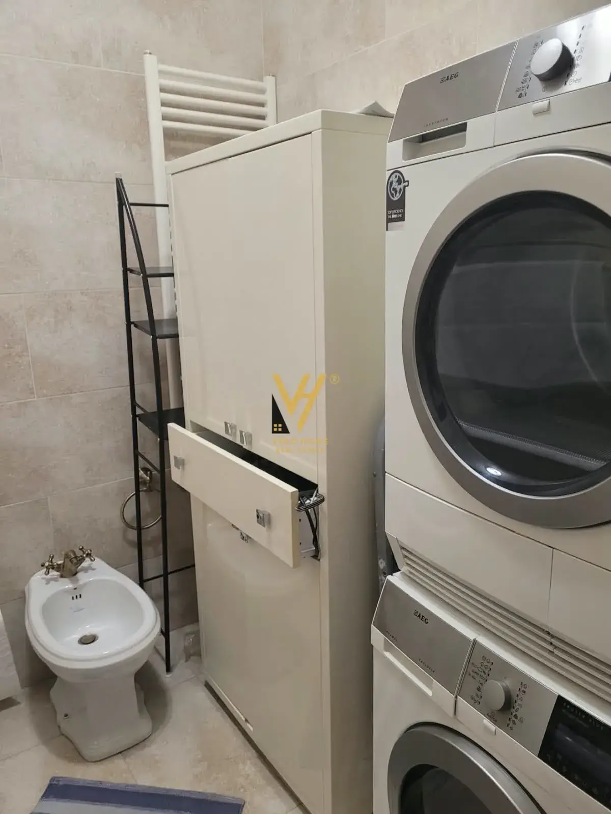 Balcone, appartamento 4+2 in affitto a Blloku, Tirana