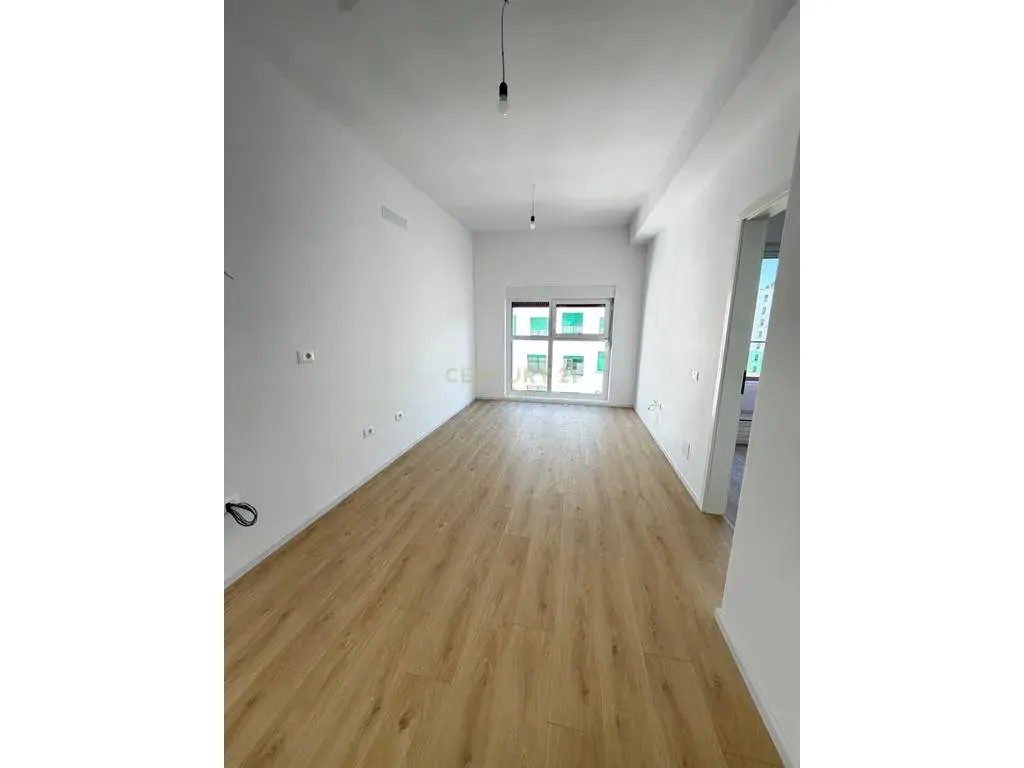 Soggiorno, appartamento 1+1 in vendita ad Ali Demi, Tirana