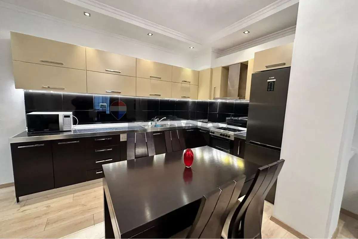 Kuzhina, apartament 2+1 me qira në Kodra e Diellit, Tiranë