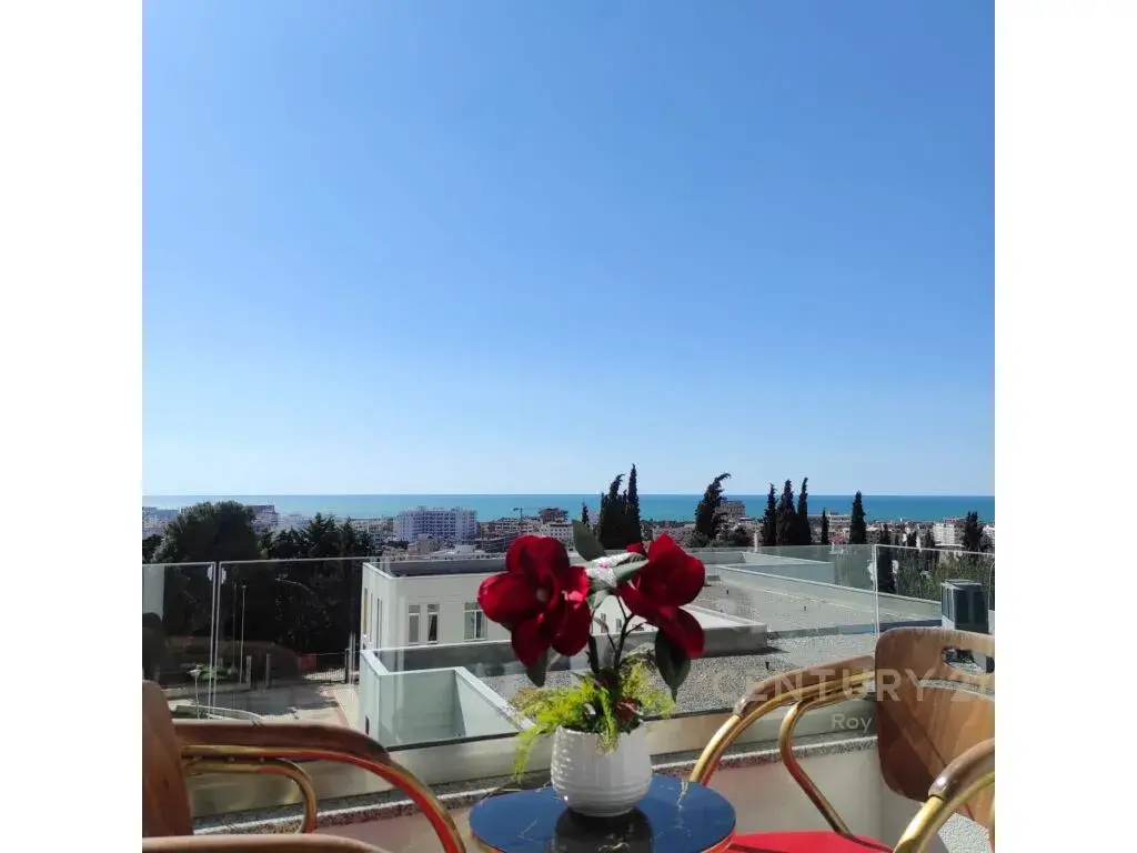 Balcon, villa 4+1 à vendre à Golem